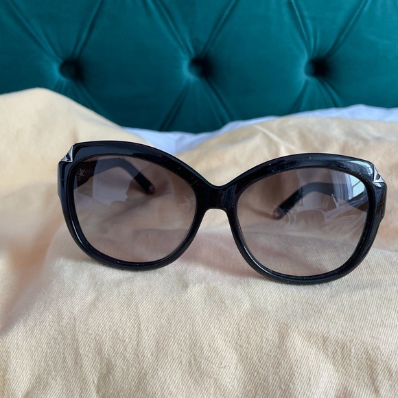 Authentic Louis Vuitton Hortensia Sunglasses BEST OFFER ACCEPTED - Picture 3 of 5